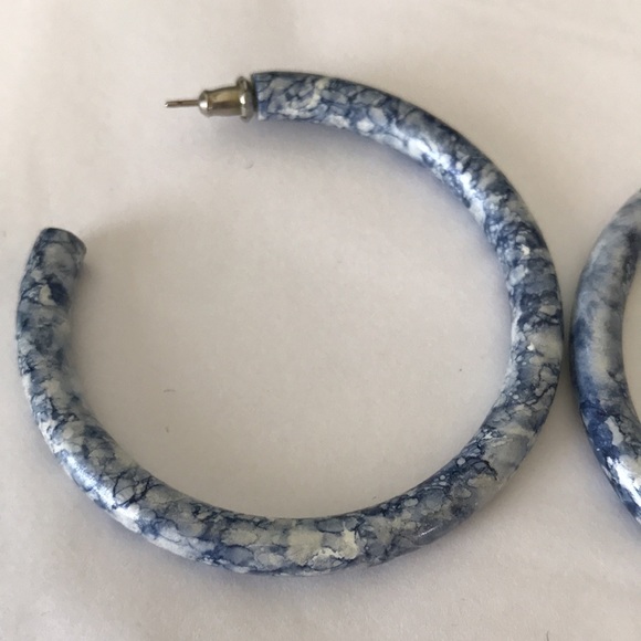 VINTAGE MARBLED METAL EARRINGS FROM CONTEMPO NEW WITHOUT TAGS EXCELLENT COND. - Picture 2 of 5